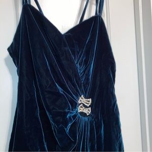 Vintage Emerald Green Velvet Surplice Style Holiday Cocktail Dress